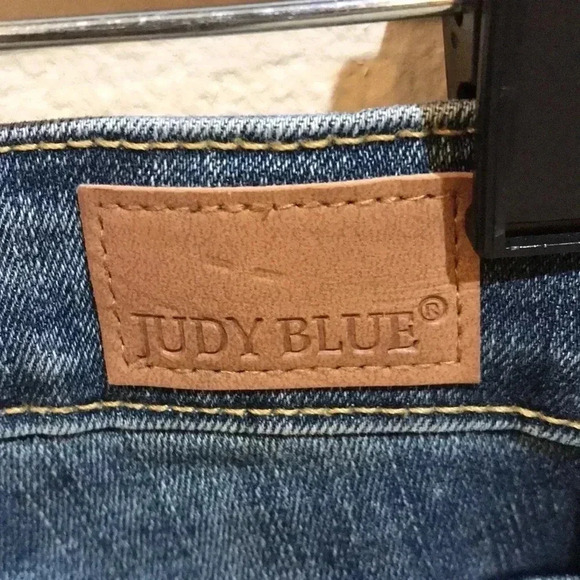 JUDY BLUE Relaxed Fit Distressed Mid Rise Skinny Jean-Size 28 - Picture 6 of 11